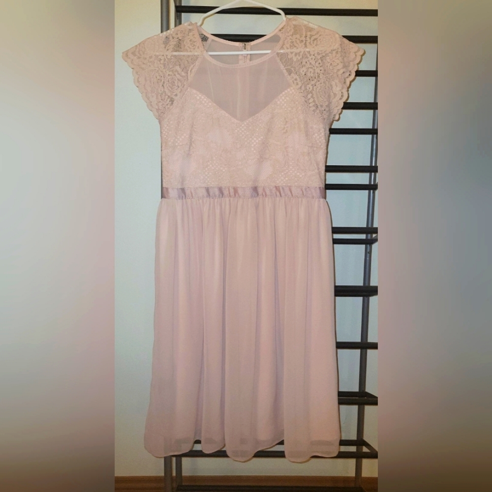 ASOS women's maternity size 4 blush pink dress. Lace top, cap sleeves. Beautiful